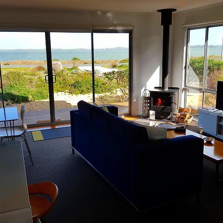 Вилла Coorong Waterfront Retreat Meningie Экстерьер фото