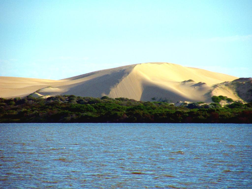 Вилла Coorong Waterfront Retreat Meningie Экстерьер фото
