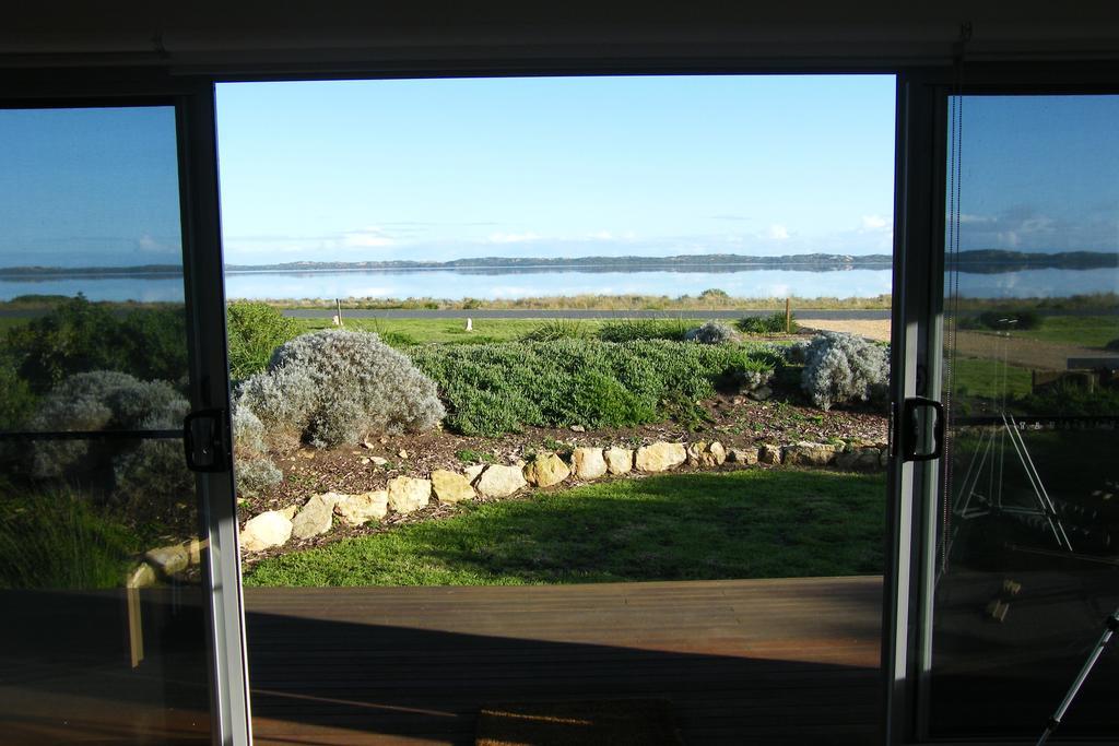 Вилла Coorong Waterfront Retreat Meningie Экстерьер фото