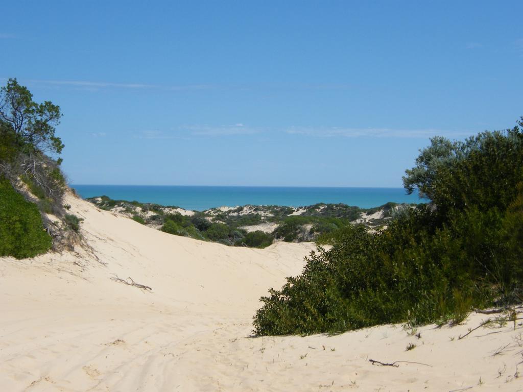 Вилла Coorong Waterfront Retreat Meningie Экстерьер фото