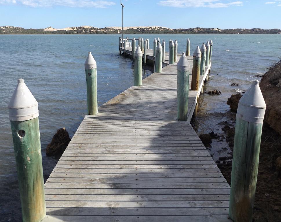 Вилла Coorong Waterfront Retreat Meningie Экстерьер фото