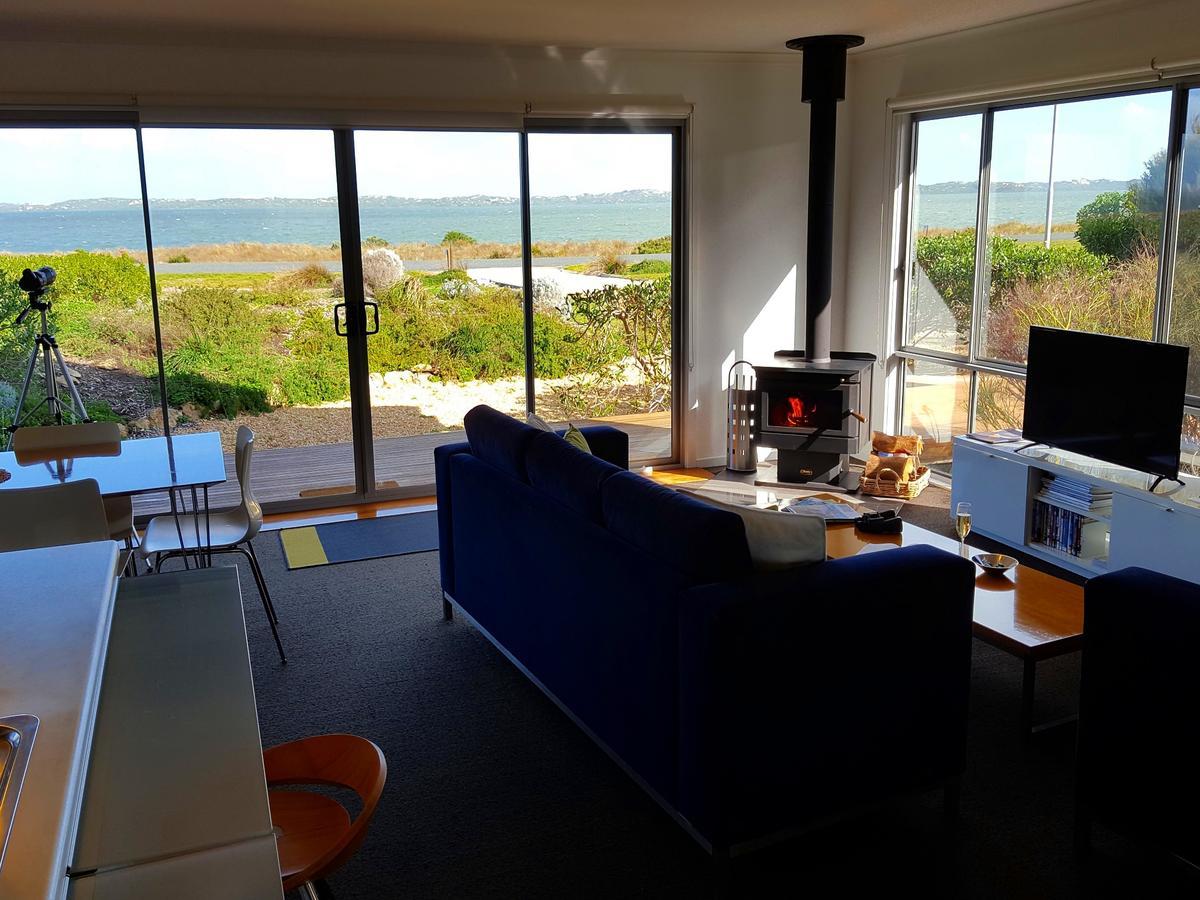 Вилла Coorong Waterfront Retreat Meningie Экстерьер фото