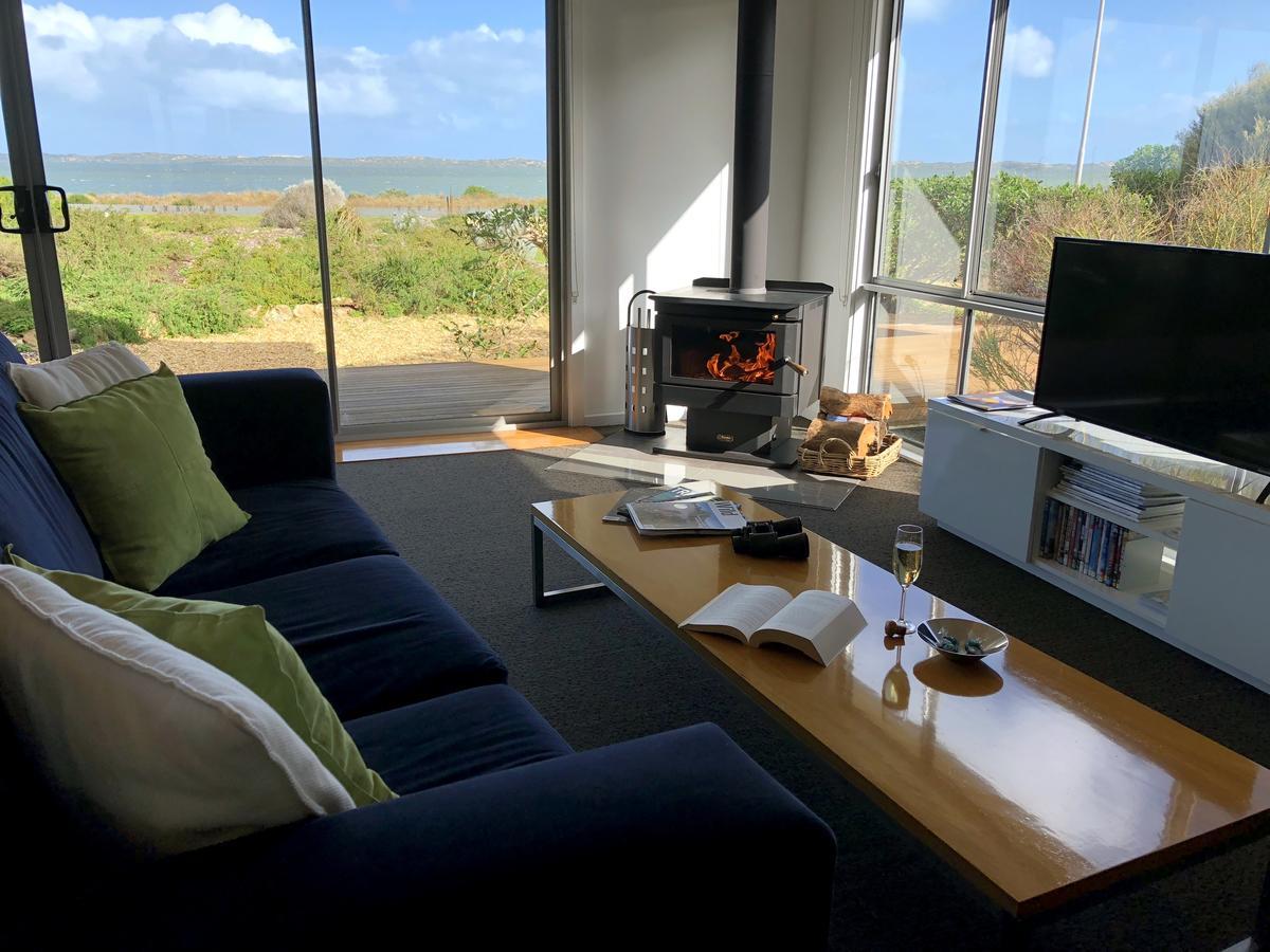 Вилла Coorong Waterfront Retreat Meningie Экстерьер фото