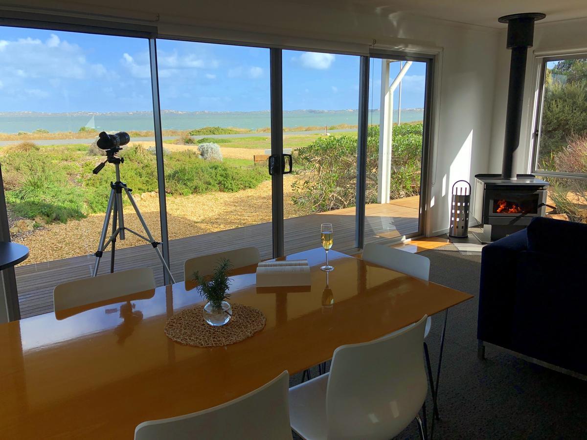 Вилла Coorong Waterfront Retreat Meningie Экстерьер фото