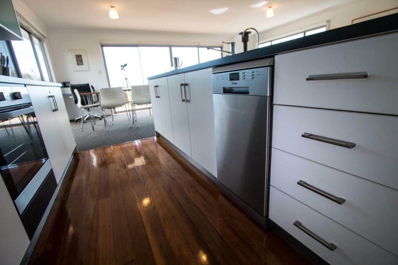 Вилла Coorong Waterfront Retreat Meningie Экстерьер фото